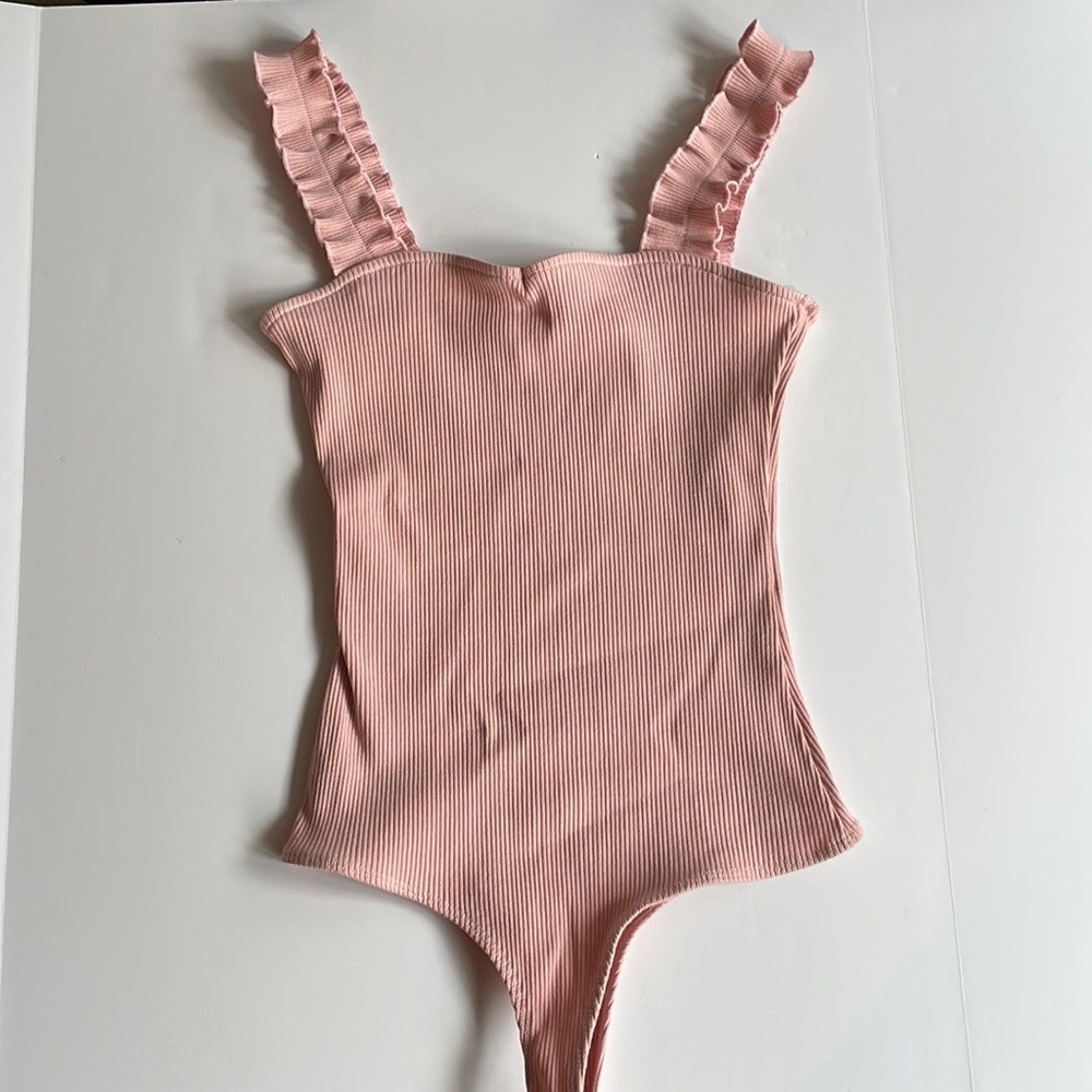 Jolie sweetheart neckline ruffle strap ribbed knit one piece bodysuit small